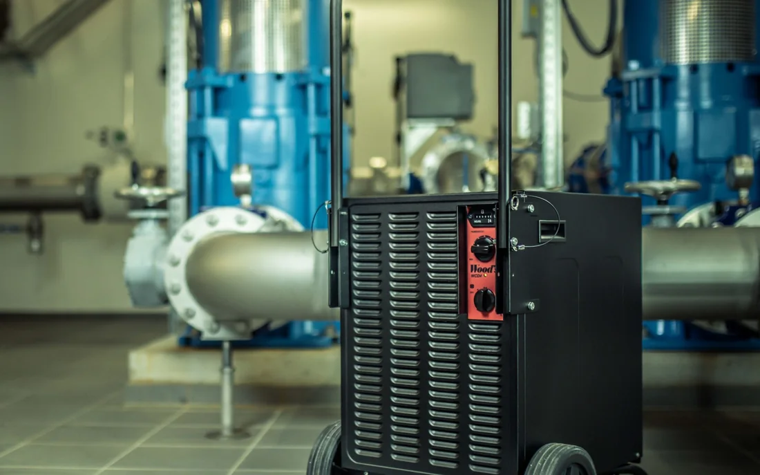 Déshumidificateur de chantier Wood's WCD4 Pro dans un local technique