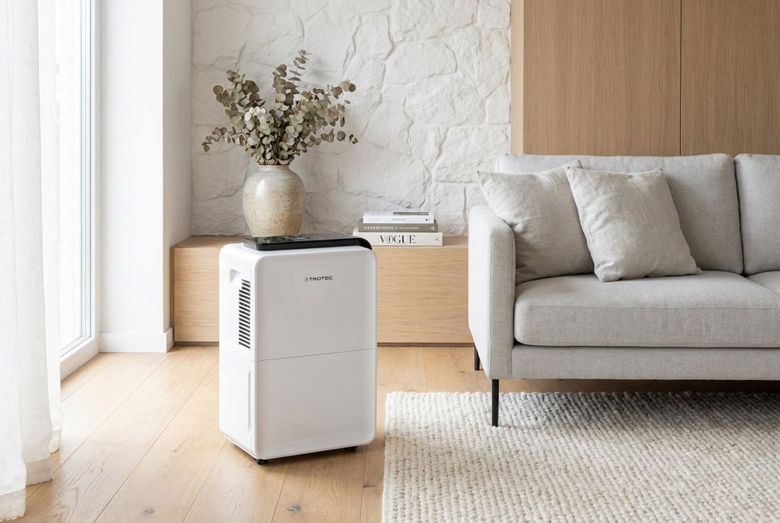 Déshumidificateur Trotec avec purificateur d'air dans un salon