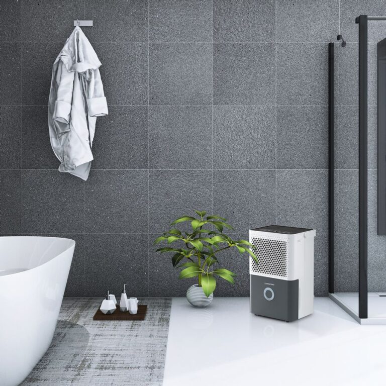 Déshumidificateur Trotec TTK 33 E dans une salle de bain